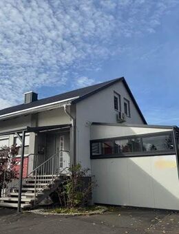 Mit viel Liebe zum Detail - Wohnhaus mit Gewerbe - Küps