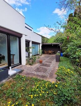 ***PROVISIONSFREI*** Attraktives Einfamilienhaus mit Doppelgarage und toller Dachterrasse! - Waiblingen