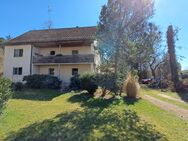 Zwei-Familienhaus mit 1.549 m² Grundstück a. 573 m² und 976 m² - Wendelstein