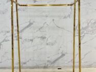 Goldene glänzende doppelte Kleiderständer - Dresden
