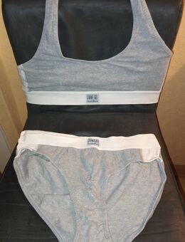 NEU! ** Sport Soft BH bügellos Gr. 90 B DESIREE Lingerie weiß OVP! + Sport Soft BH-Set bügellos Gr. 003 (40/L) JOHN F. GEE grau/weiß + Bauchtanz Soft-BHs rot + schwarz - Schladen-Werla