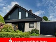Freistehendes Zweifamilienhaus mit Garage - Krefeld
