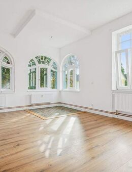 +++Neustadt in Sachsen: Traumhaft renovierte Altbauwohnung (101 m2 & 3 Zi.) jetzt günstig mieten!+++ - Neustadt (Sachsen)