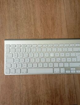 Ich verkaufe eine gebrauchte Apple-Tastatur und eine Apple-Maus. München - München