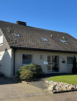 Geschmackvolles Zweifamilienhaus mit großem Garten und zwei Garagen in ländlicher Wohnlage! - Raesfeld