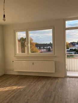 Renovierte 4-Zimmer-Wohnung mit Balkon - Bremen