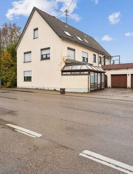 Vermietetes Mehrfamilienhaus mit 3 Wohnungen und 2 Garagen in Lauchheim - Lauchheim