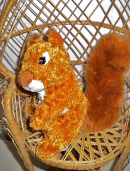 Uni-Toys-Plüsch-Eichhörnchen,ca. 16 cm - Linnich