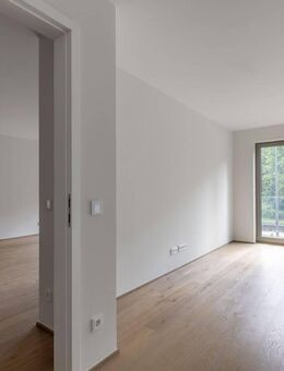 FINE // Teilmöblierte 2-Zimmer-Wohnung mit Balkon - München