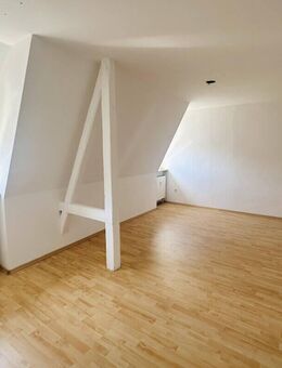 Charmante 3,5-Zimmer-Dachgeschosswohnung mit viel Tageslicht - Recklinghausen