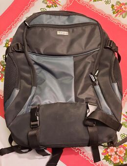 Targus Wanderrucksack mit vielen Reißverschlußtaschen = neu gekauft - Pattensen Zentrum