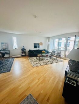 Helle und moderne 2-Zimmer-Wohnung im Frankfurter Westend mit drei Balkonen - Frankfurt (Main)