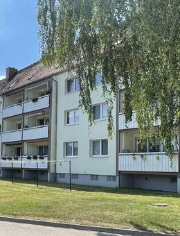 Beste Etage...Wohnung mit Balkon und Laminat in Naundorf, OT Hof! - Naundorf