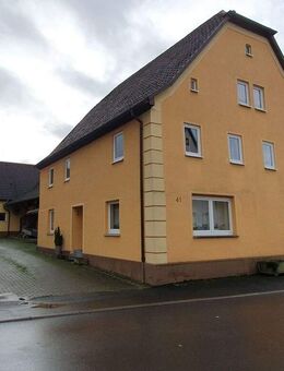 Einfamilienhaus mit schönem Hof und großem Gartenbereich - Wertheim