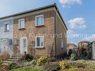 SfKW - Ab sofort - Doppelhaushälfte - 101 m2 Wohnfläche - 259 m2 Grundstück - Keller - Spitzboden - Gäste WC - Garten - zentrale Lage in Coswig - Coswig