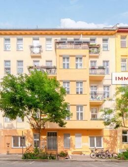 IMMOBERLIN.DE - Charmante Stuck-Altbauwohnung mit Südwestbalkon in Trendlage - Berlin