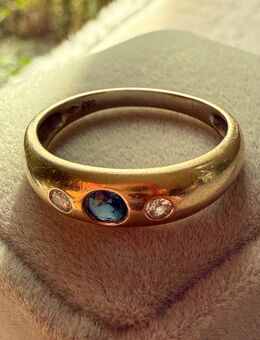 585er Goldring 4,2 g mit blauem Stein & 2 Diamanten, Größe EU 62 - Kiel