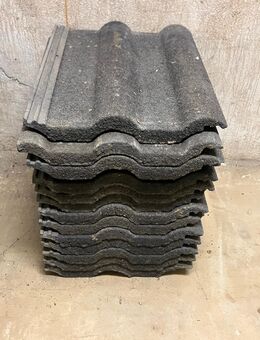 Dachpfannen / Dachziegel (schwarz) zu verschenken - Bad Oeynhausen