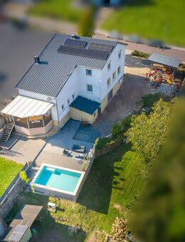 Großzügiges Reihenhaus mit Pool und Ausbaupotential - ländlicher Charme trifft modernes Wohnen - Kirf