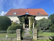 Besonderes Wohnhaus mit Einliegerwohnung auf großem Grundstück mit Mehrzweckgebäude, Scheune, Doppelcarport - Steinhöfel
