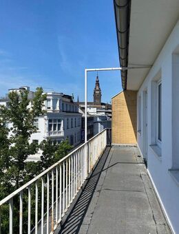 Mitten in der Innenstadt: 3 Zimmer, großer Balkon und helle Räume! - Wuppertal