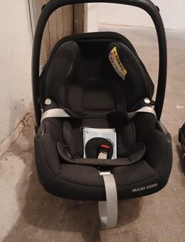 Maxi-Cosi Babyschale inklusive Isofix-Basis - Berlin