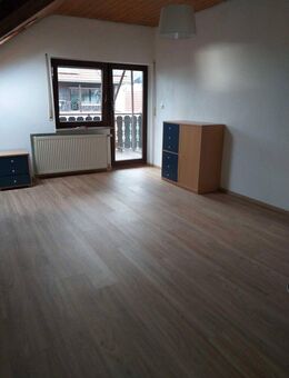 Ruhige 2-Zimmer Dachgeschosswohnung - Karlsruhe