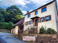 Sanierungsbedürftiges Häuschen mit Scheune und Garagen in Ortsrandlage von Lobbach-Waldwimmersbach - Lobbach
