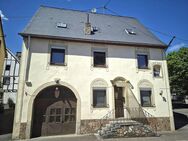 Kröv-Zentrum: 1-2 Familienhaus mit Stellplätzen und Freisitz in zentraler Lage! - Kröv