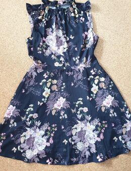 Lässiges Kleid für Damen mit Blumenmuster. - Hamburg Hamburg-Nord