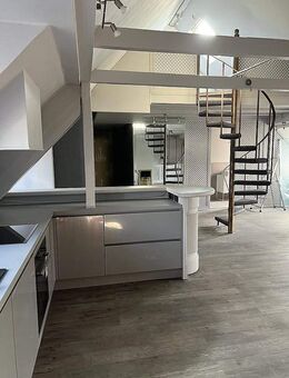 Carlstadt: Loft-Wohnung in begehrter Lage mit Einbauküche - Düsseldorf