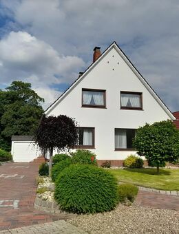 Sehr gepflegtes Einfamilienhaus (auch als Zweifamilienhaus nutzbar) mit Garage und Nebengebäude in ruhiger Lage in Brake - Brake (Unterweser)