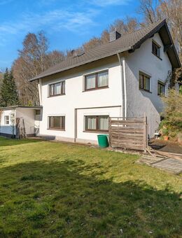 WOHNEN IM GRÜNEN - FREISTEHENDES EINFAMILIENHAUS MIT SONNIGEM GRUNDSTÜCK - Lindlar
