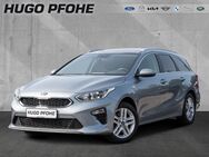 Kia cee'd, 1.4 T-GDI ceed Vision SW OPF, Jahr 2020 - Schwerin