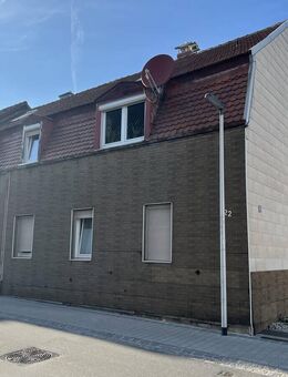 Zwei Wohnungen, ein Haus - perfekt für Mehrgenerationen oder zur Entwicklung mitten in Zirndorf - Zirndorf