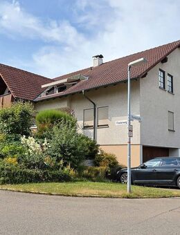 Charmante Dachgeschosswohnung in Aulendorf - 3,5 Zimmer, renoviert & sofort bezugsbereit - Aulendorf