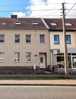 Großzügiges Reihenmittelhaus für Familien mit Garten und Poolhaus - Raguhn-Jeßnitz