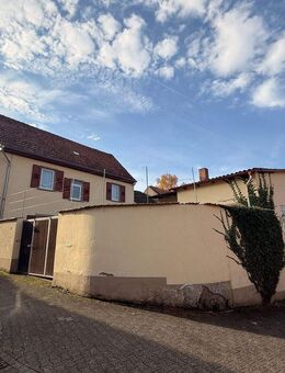 Sanierungsbedürftiges Einfamilienhaus mit Potenzial in Stadecken-Elsheim - Stadecken-Elsheim