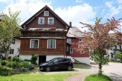 Wohnhaus mit Café am Feldberger Rathausplatz