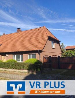 Gepflegtes Einfamilienhaus mit Doppelgarage und Nebengebäude - Eldena