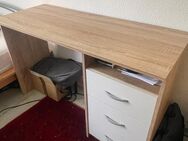 Schöner Schreibtisch mit Schubladen - Bonn