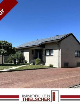 Großzügiger, freistehender Bungalow mit zwei Doppelgaragen, Werkhalle und Aussicht ins Grüne - Geilenkirchen