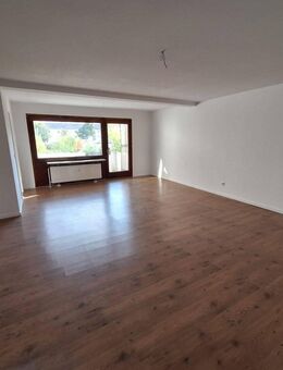 Erdgeschoss 3 Zimmer mit Balkon frisch renoviert - Burgdorf (Landkreis Region Hannover)