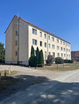 Wohnen auf dem Lande +++ 3-Raum-Wohnung mit Blick ins Grüne in Ivenack zu vermieten +++ - Ivenack