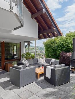Exklusives Einfamilienhaus in Hanglage mit Wintergarten, idyllischem Garten und Doppelgarage - Remshalden