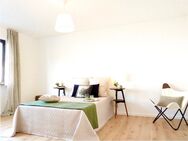 Schön geschnittene & helle 3-Zimmerwohnung mit Balkon und Stellplatz - Hattersheim (Main)
