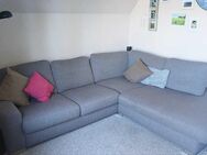 Neuwertiges, hochwertiges Sofa in Grau