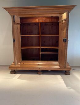 Antiker Frankfurter Wellenschrank Weichholz Jahr 1750 - Königswinter Zentrum