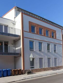 NEUBAU-ERSTBEZUG: ALTERS- / BEHINDERTENGERCHTES WOHNEN MIT TOLLER AUSSTATTUNG, BALKON & STELLPLATZ MITTEN IN HOCHSPEYER - Hochspeyer