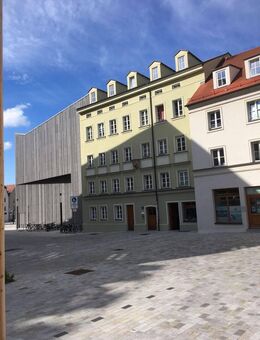 Großzügige 2 - Zimmer - Wohnung in saniertem Denkmal mit EBK und balkon - Regensburg